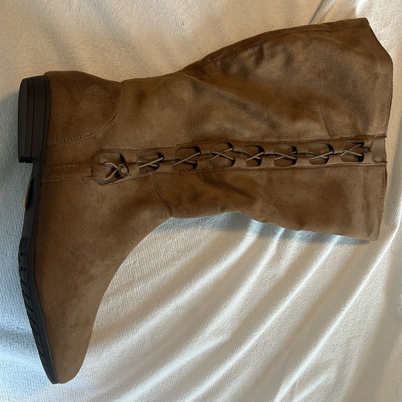 Never worn camel colored wide calf boots - size 9w - Picture 2 of 5